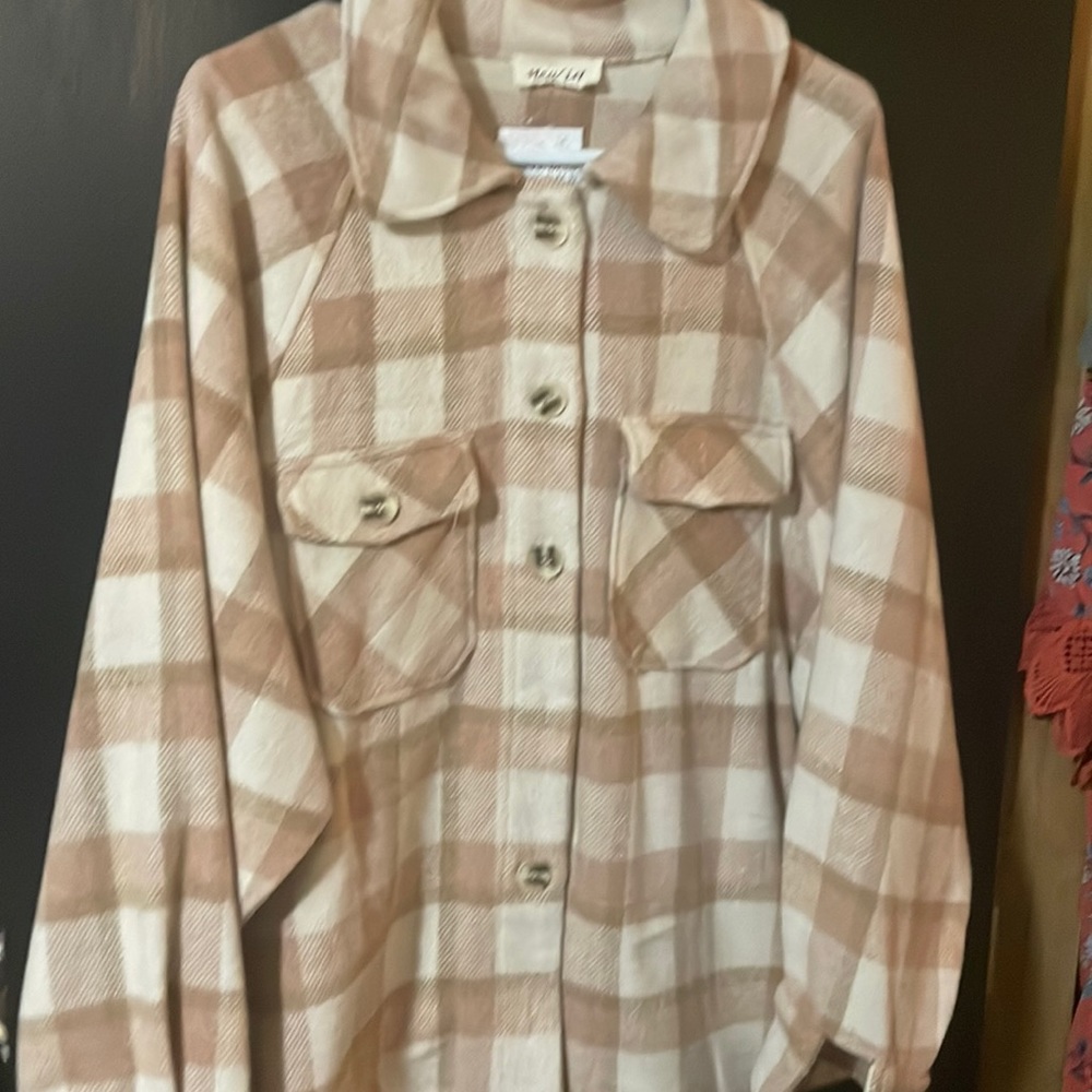 Shacket long sleeved. Brown and light tan
